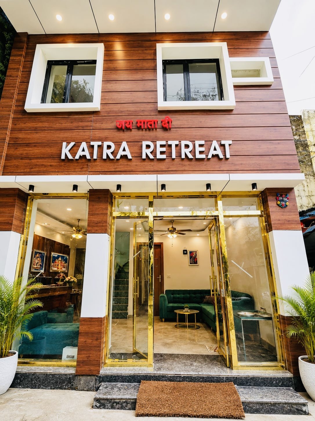 Hotel Katra Retreat room interior